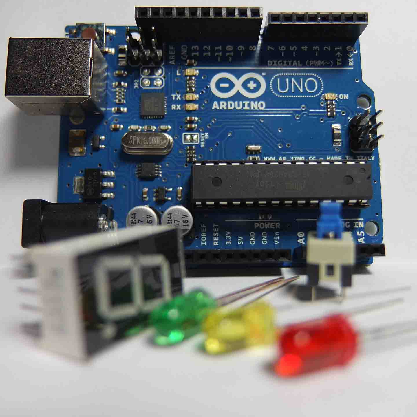 robotica con arduino: microcontrollore arduino uno